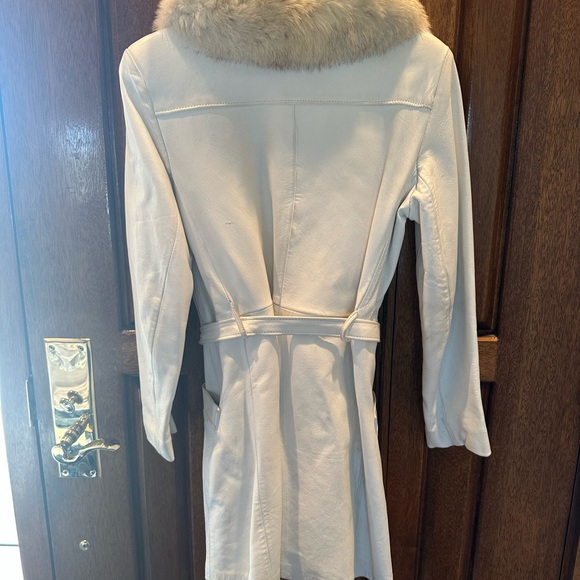 Women’s leather & fox fur trim coat - Picture 5 of 6